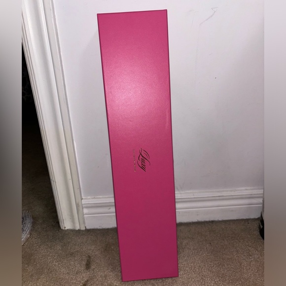 18” Medium Brown Luxy Hair Ponytail Extension. - Picture 4 of 4